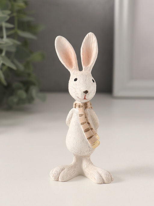 Фигурка полистоун «Белый зайка в полосатом шарфе», 5×3.5×11 см