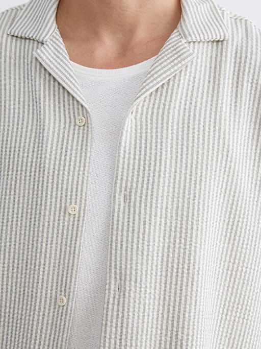 Regular Fit Resort Yaka K?sa Kollu ?izgili Erkek G?mlek