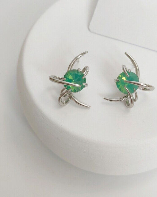 Стильные серьги