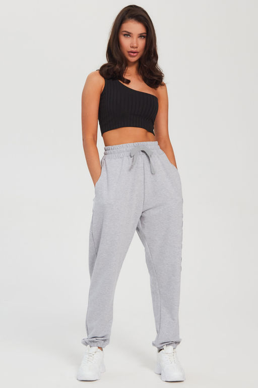 Брюки "бананы" с серым принтом