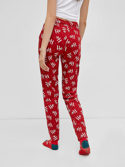 Хлопковые брюки в расцветке буквы на вишневом - Mark formelle фото 3