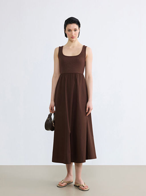 Kare Yaka B?zg?l? Belden Oturtmal? Elbise