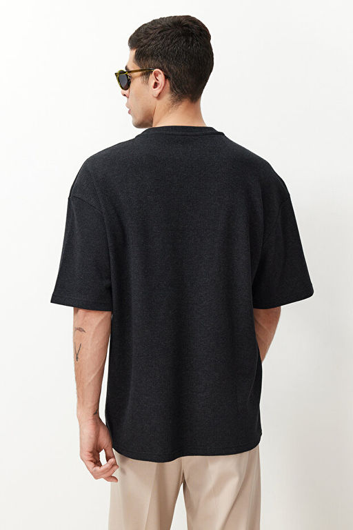 Basic Antrasit Oversize/Geni_ Kesim Dokulu Waffle K_sa Kol T-Shirt TMNSS22TS00049 - Trendyolmilla фото 2