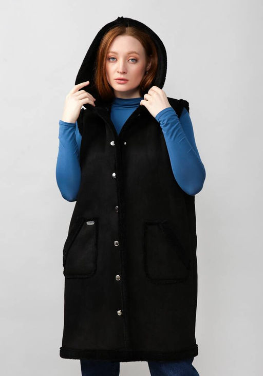 Жилет из экомеха с капюшоном черный