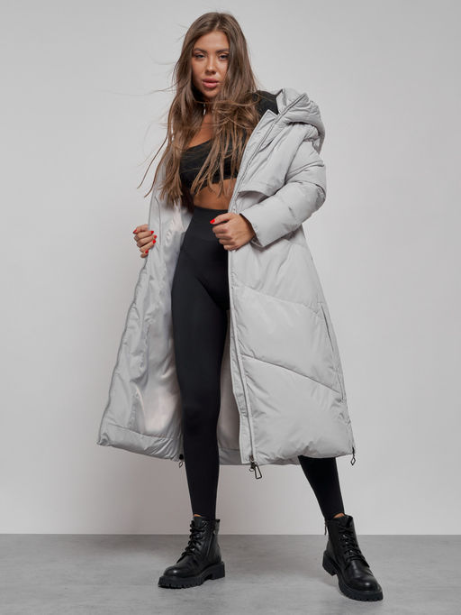 Пальто утепленное молодежное зимнее женское светло-серого цвета 52356SS - Holdluck фото 14