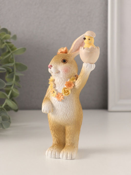 Фигурка полистоун Зайчик в цветочном венке и цыплёнком в скорлупе, 9?5.5?15 см