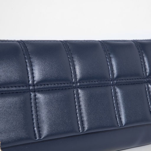 Сумка-клатч женская на магните, с серебристой цепочкой, однотонная, со стёжкой, синяя