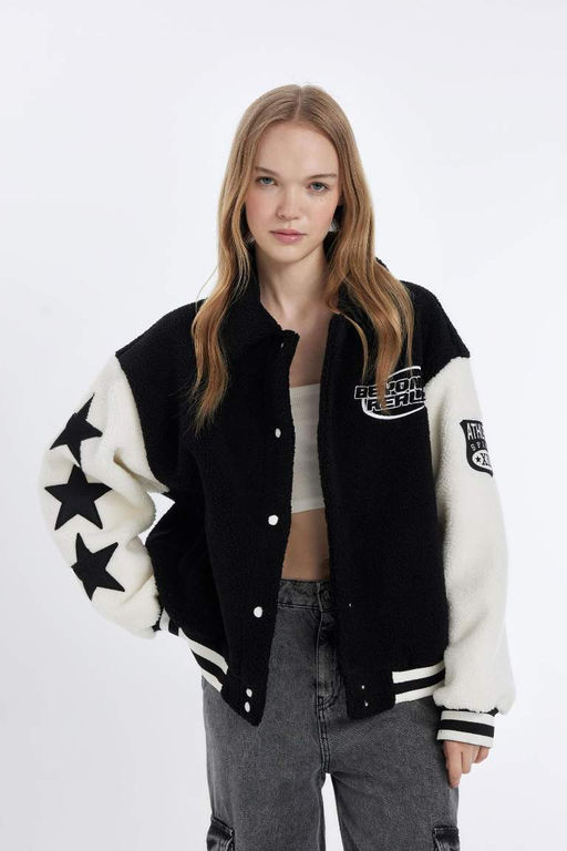 Плюшевая куртка-бомбер с карманами и карманами на кнопках с вышивкой поло большого размера - Defacto фото 6