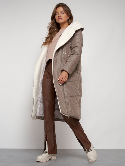 Пальто утепленное с капюшоном зимнее женское коричневого цвета 132255K - Visdeer фото 14