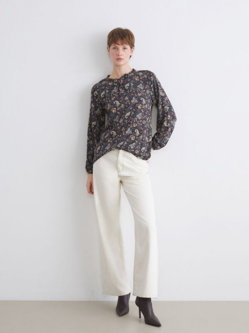 Ba?lamal? Yaka ?i?ekli Bluz