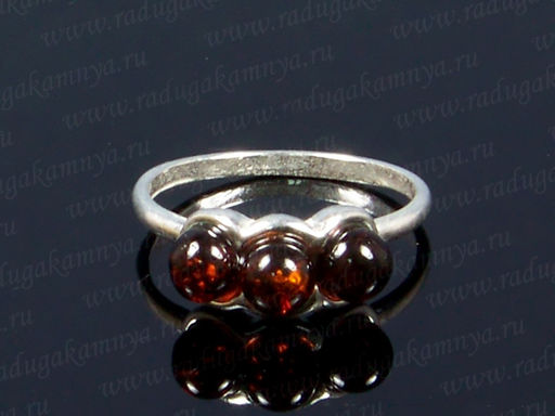 Кольцо с янтарём в посеребрении три шарика коньячный