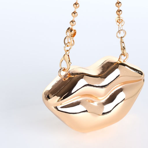 Сумка мини-клатч на магните, в форме губ, жёсткий корпус, на длинной цепочке, золотистая