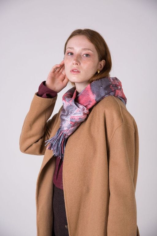 Палантин из полиэстера и вискозы с бахромой