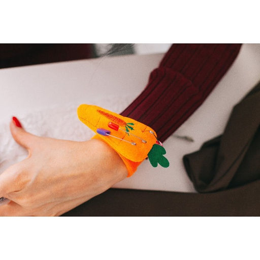 Игольница на браслете «Морковка», 23×4.5 см, оранжевая