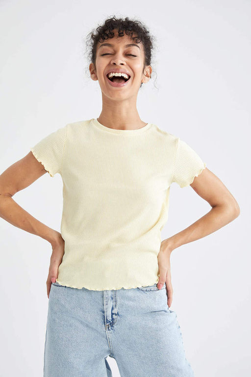 Базовая футболка с коротким рукавом приталенного кроя и круглым вырезом - Defacto фото 3