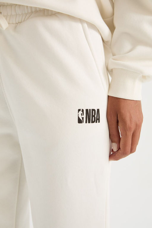 DeFactoFit NBA Chicago Bulls Стандартный крой Спортивные штаны для джоггеров стандартного размера с двойными карманами и эластичной резинкой на талии со шнуровкой и спортивными штанами стандартного размера  фото 12