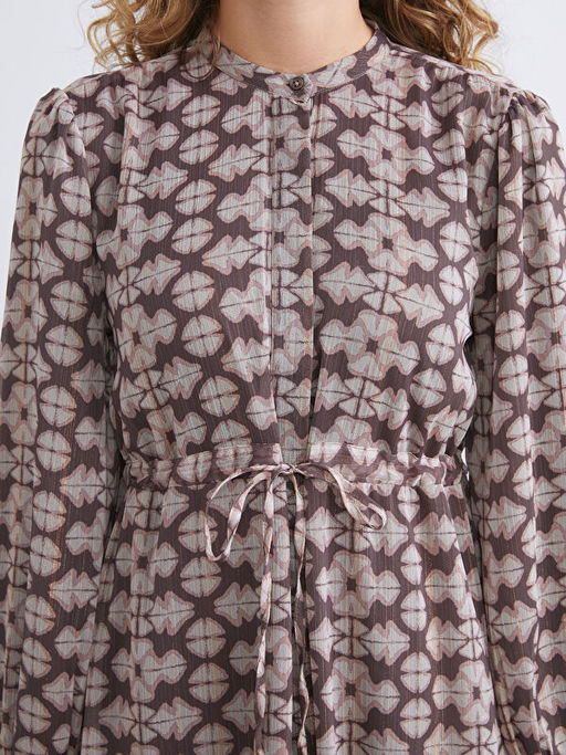 Hakim Yaka Desenli Belden Oturtmal? ?ifon Elbise