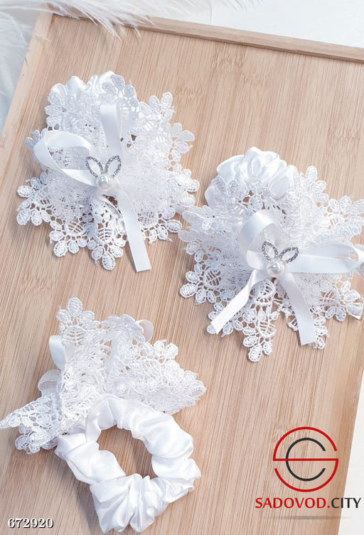 Бантик для волос на резинке из кружева