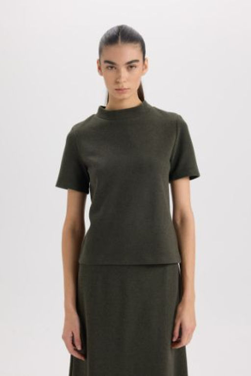 Slim Fit Dar Kesim Yar?m Bal?kc? Yaka Basic Duz K?sa Kollu Tisort