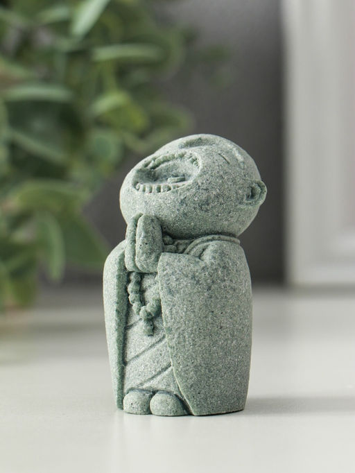 Подставка под благовония песчаник "Маленький монах Сян Дао" 3,5х3х5,5 см