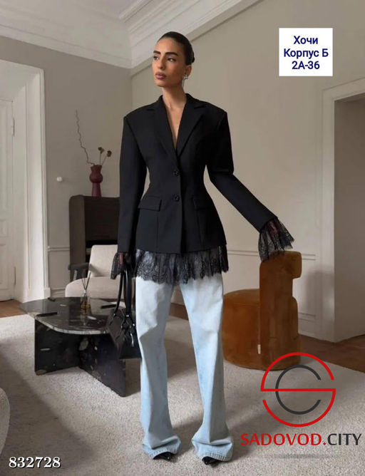 Платье-пиджак с кружевными акцентами