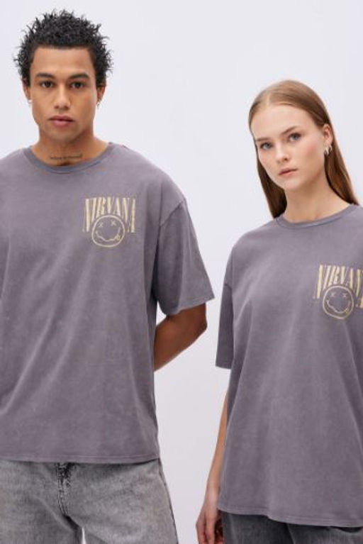 Nirvana Oversize Genis Kal?p Bisiklet Yaka K?sa Kollu Y?kamal? Soluk Efektli Tisort