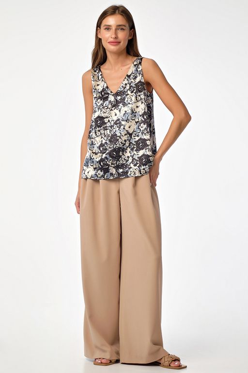 Топ атласный базовый с цветочным принтом на бежевом