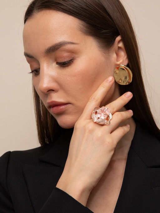 Серьги из металла золотистого цвета - Модные истории фото 6