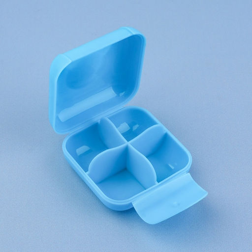 Цена за 3 шт. Таблетница, 7×7×3.5 см, 4 секции, голубая