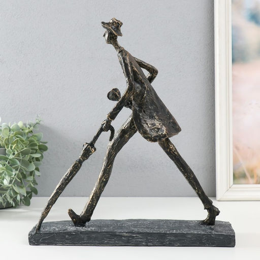 Фигурка полистоун «Человек с зонтом. На свидание» под металл, 31.7×12×34.4 см