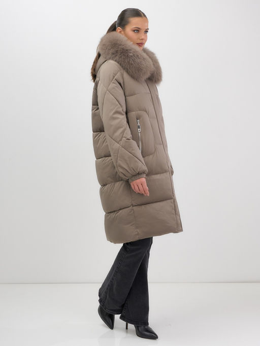 Пальто зимнее утепленное с мехом и капюшоном тренд коричневого цвета 7629K - Visdeer фото 5