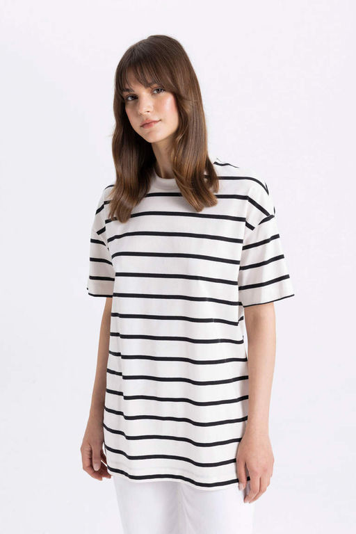 Полосатая футболка-туника с круглым вырезом и короткими рукавами