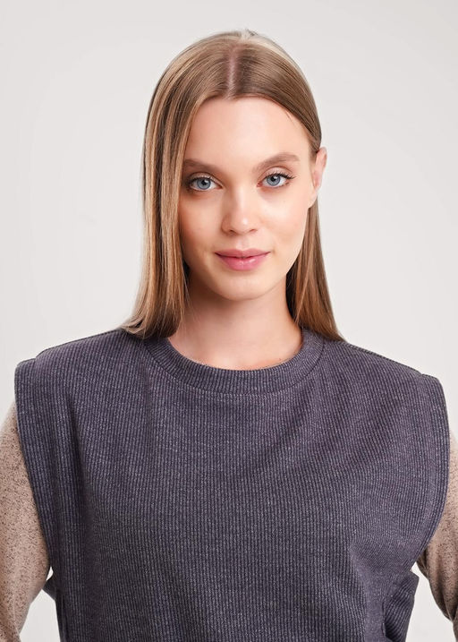 157025/190ввэ Жилет жен. (ЧЗ)