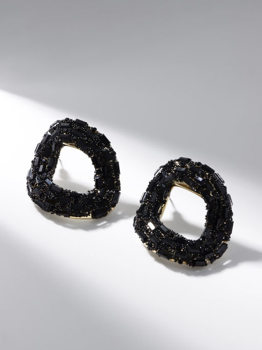 Серьги со стразами QF Блеск бублик, чёрные в золоте