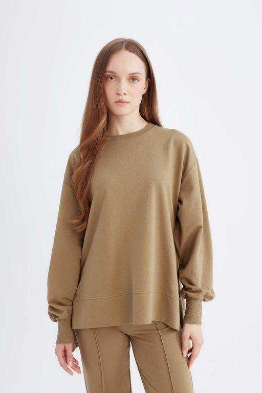 Базовый однотонный свитшот-туника с круглым вырезом стандартного кроя