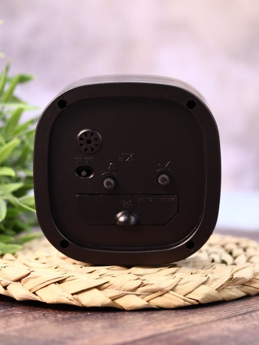 Часы-будильник TimeTrek, black (11х10,5 см)