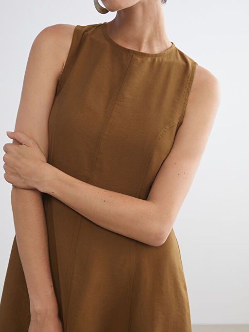 Bisiklet Yaka Kolsuz Elbise