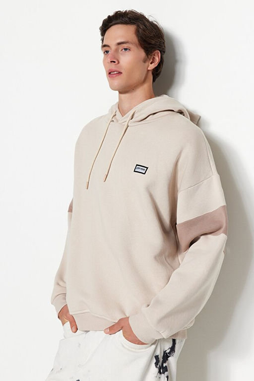 Bej Oversize/Geni_ Kesim Etiket Detayl_ Renk Bloklu __i Polar/S_cak Tutan Sweatshirt TMNAW24SW00128 - Trendyolmilla фото 2