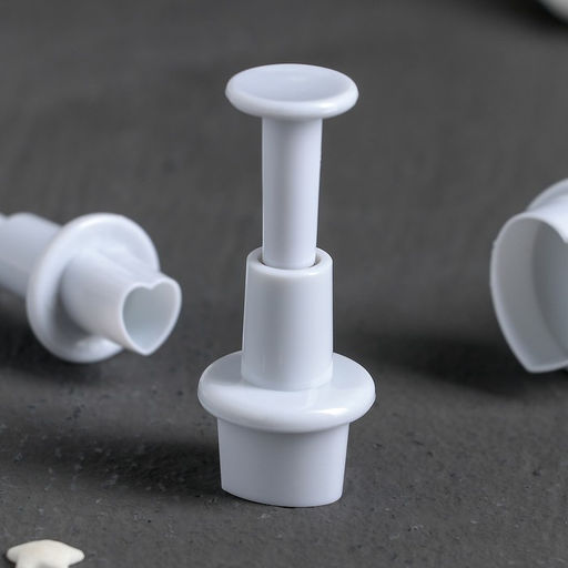 Цена за 3 шт. Плунжеры кондитерские Сердечко, набор 3 шт.: 1.6?1.1 см, 1.4?1 см, 1?1 см, пластик, белые