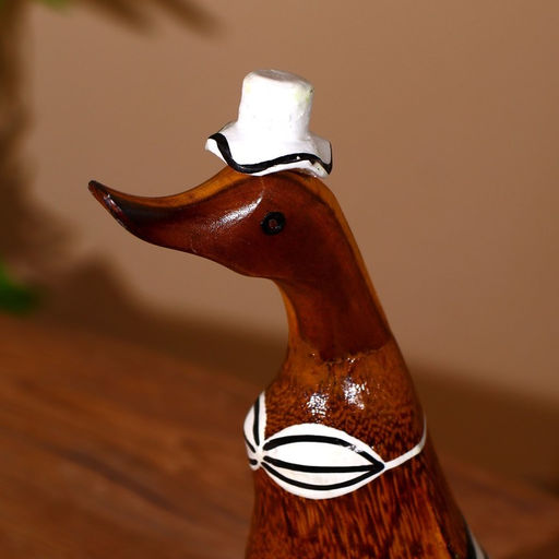 Сувенир «Утка на пляже», 27 см, дерево