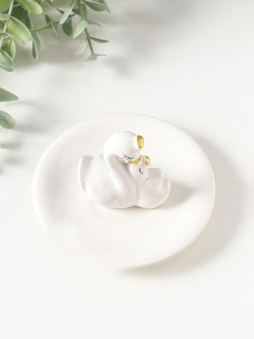 Фигурка - подставка для колец «Лебедь с малышом», керамика, белая, 10×10×7 см