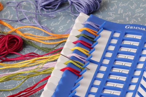 Gamma OG-P50 Органайзер для ниток мулине ЭВА пластик 27 см в блистере на 50 цветов фото 4