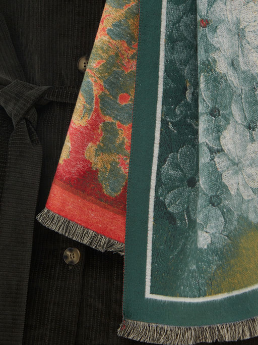 в составе ШЕРСТЬ и КАШЕМИР  Большой, мягкий, теплый двусторонний палантин с принтом. - Tantino фото 3