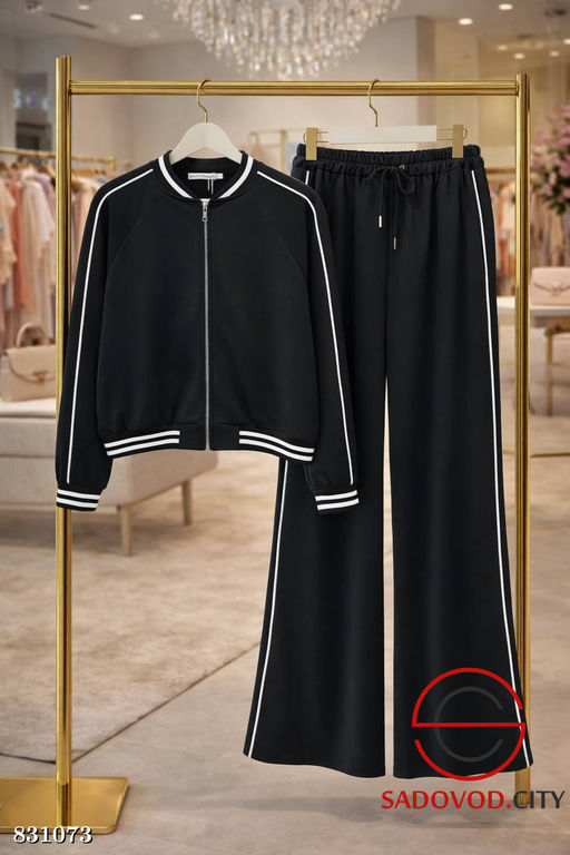 Спортивный женский костюм