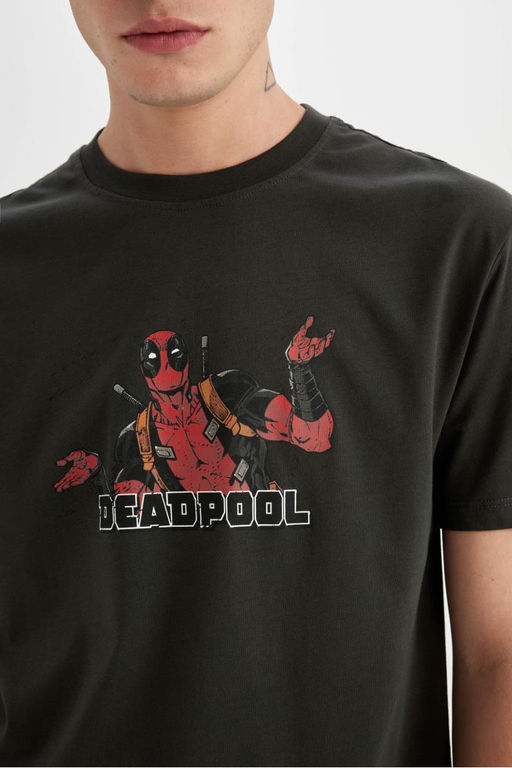 Футболка с короткими рукавами и круглым вырезом Deadpool Regular Fit с принтом - Defacto фото 4