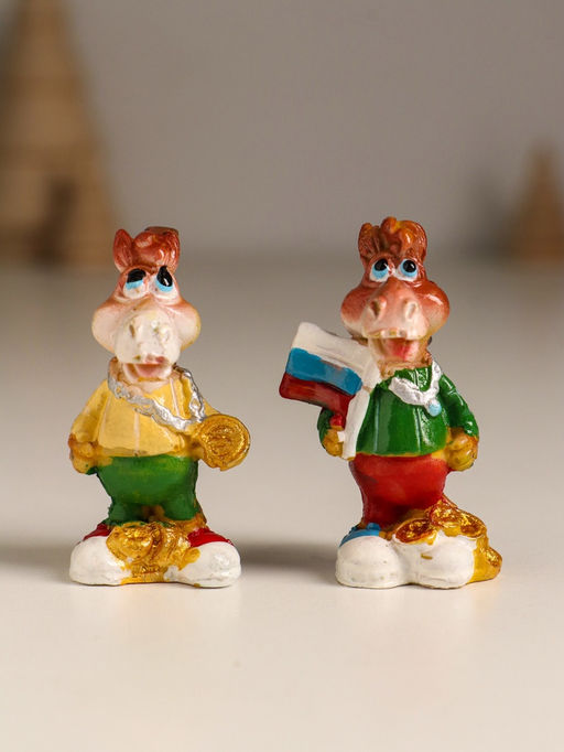 Цена за 3 шт. Фигурка полистоун «Конь в спортивном костюме», 3.3×2.3×5 см, МИКС