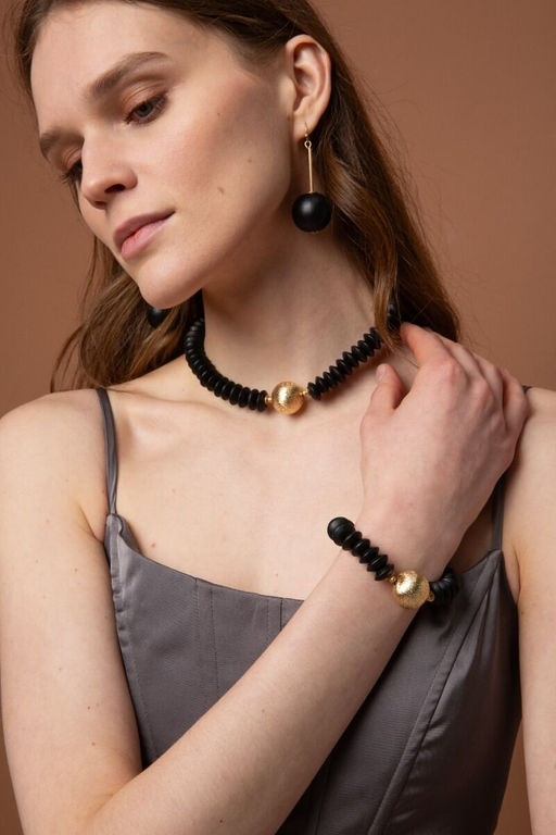 Серьги с застежкой из дерева - Модные истории фото 6