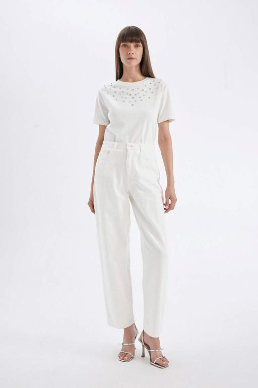 Женская повседневная футболка с короткими рукавами и круглым вырезом, украшенная камнями, стандартного кроя - Defacto фото 6