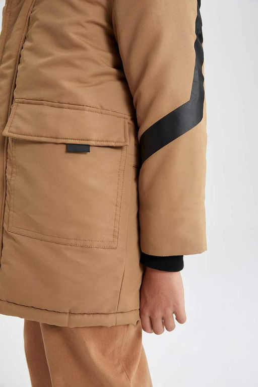 Водоотталкивающее пальто со съемным меховым капюшоном и плюшевой подкладкой для мальчиков - Defacto фото 8