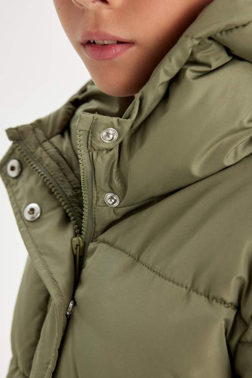 Водоотталкивающая куртка-пуховик для девочек с капюшоном на флисовой подкладке и карманом на молнии - Defacto фото 5